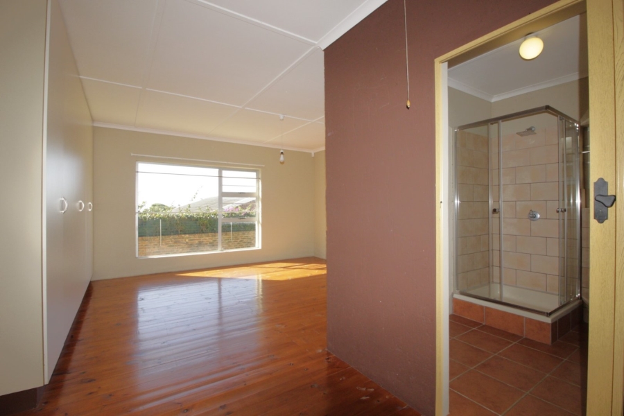4 Bedroom Property for Sale in Wavecrest Eastern Cape